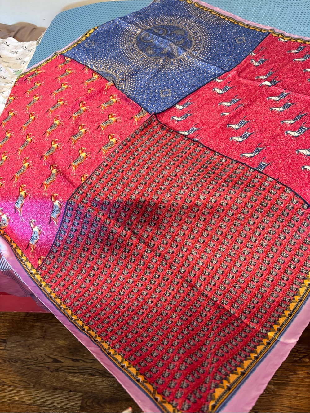 Silk/viscose equestrian scarf with vibrant colors